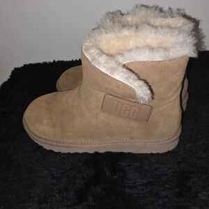 UGG Women Tan Boots